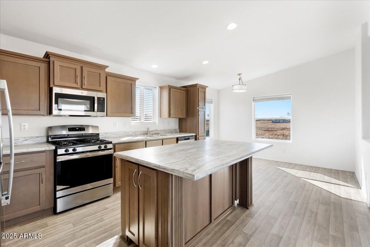 24921 North Verdot Road Paulden, AZ 86334 - Photo 10 of 22 08-Kitchen & Dining Area