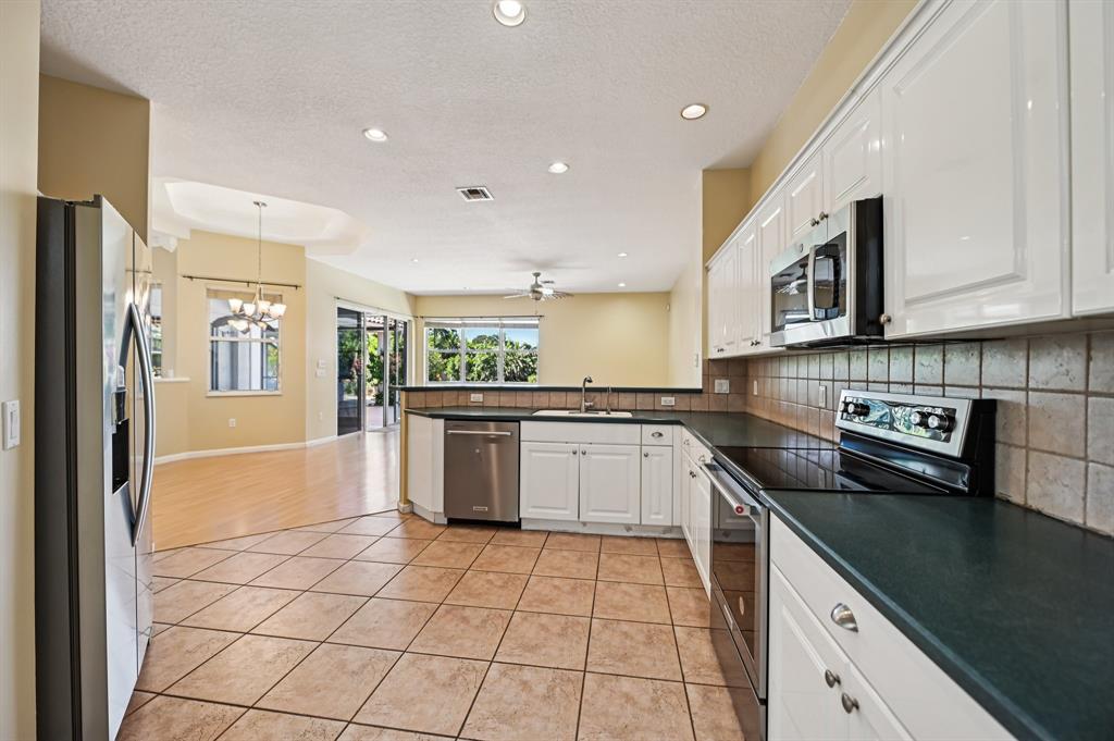 4181 Southwest 141st Avenue Davie, FL 33330 - Photo 10 of 61 Kitchen