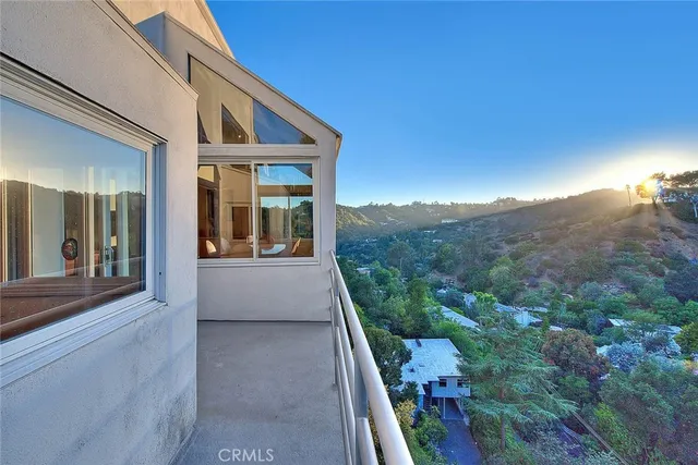 $1,999,000 | 2579 Leicester Drive, Los Angeles, CA 90046