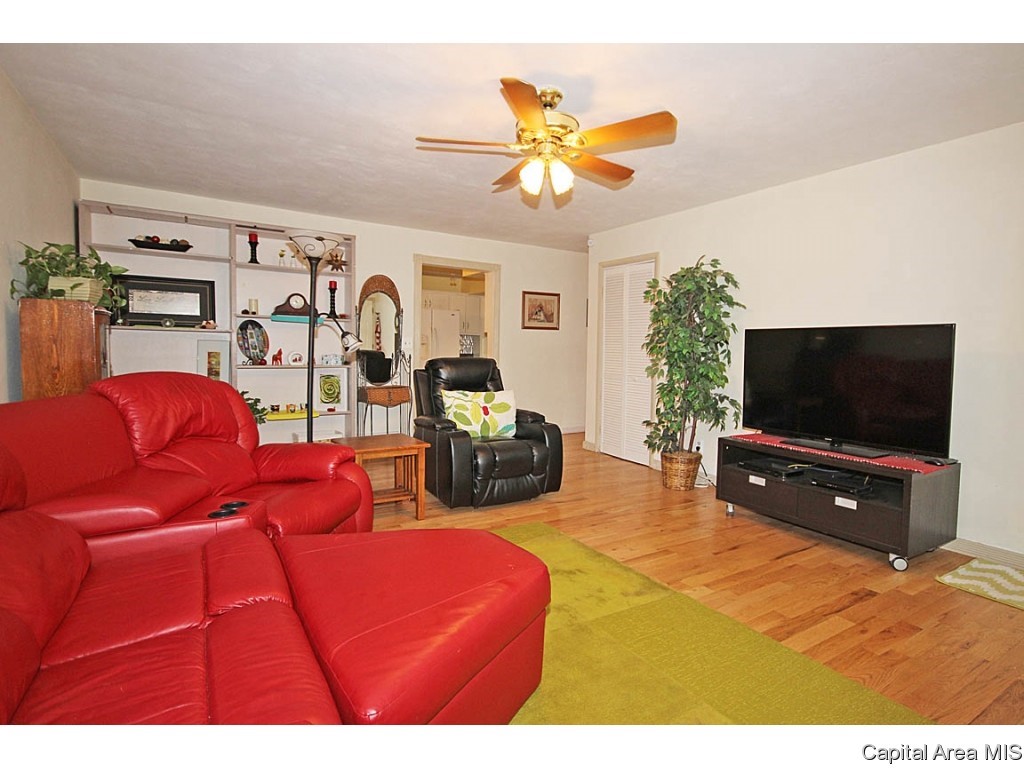 128 Nottingham Road Springfield, IL 62704 - Photo 3 of 24
