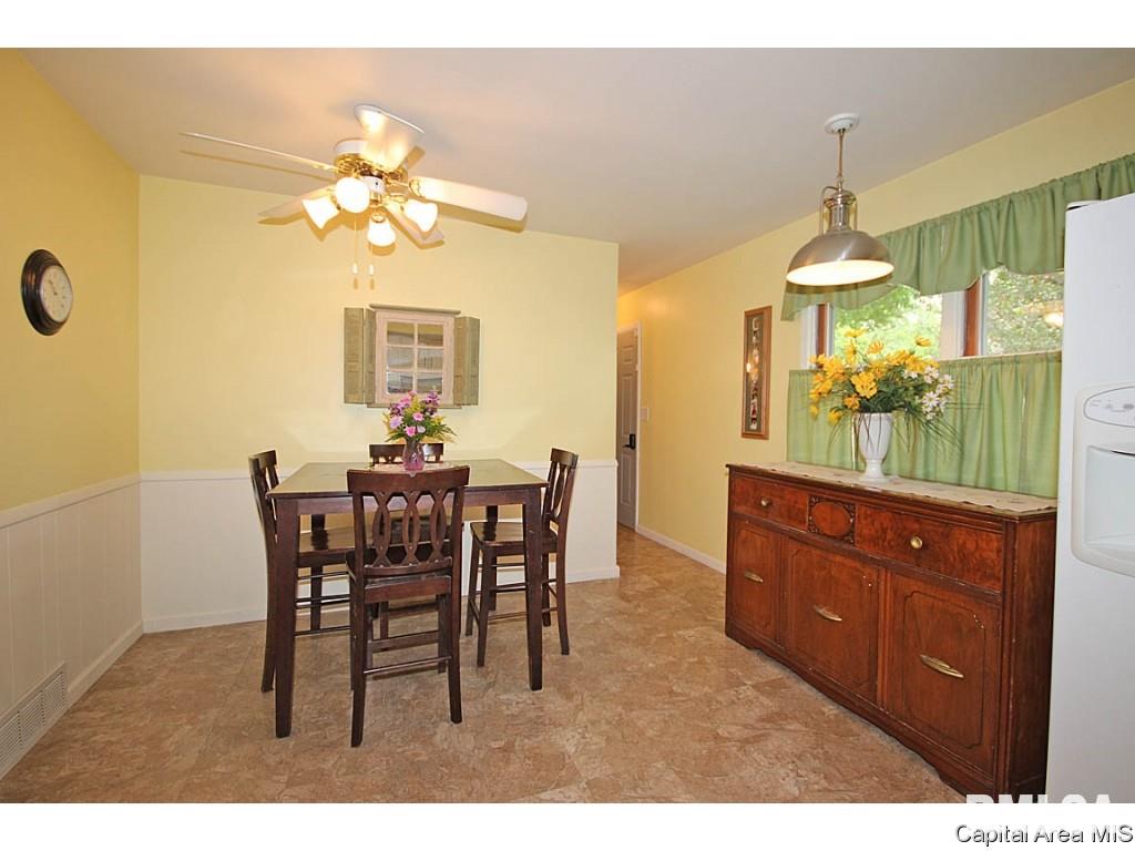 128 Nottingham Road Springfield, IL 62704 - Photo 7 of 24