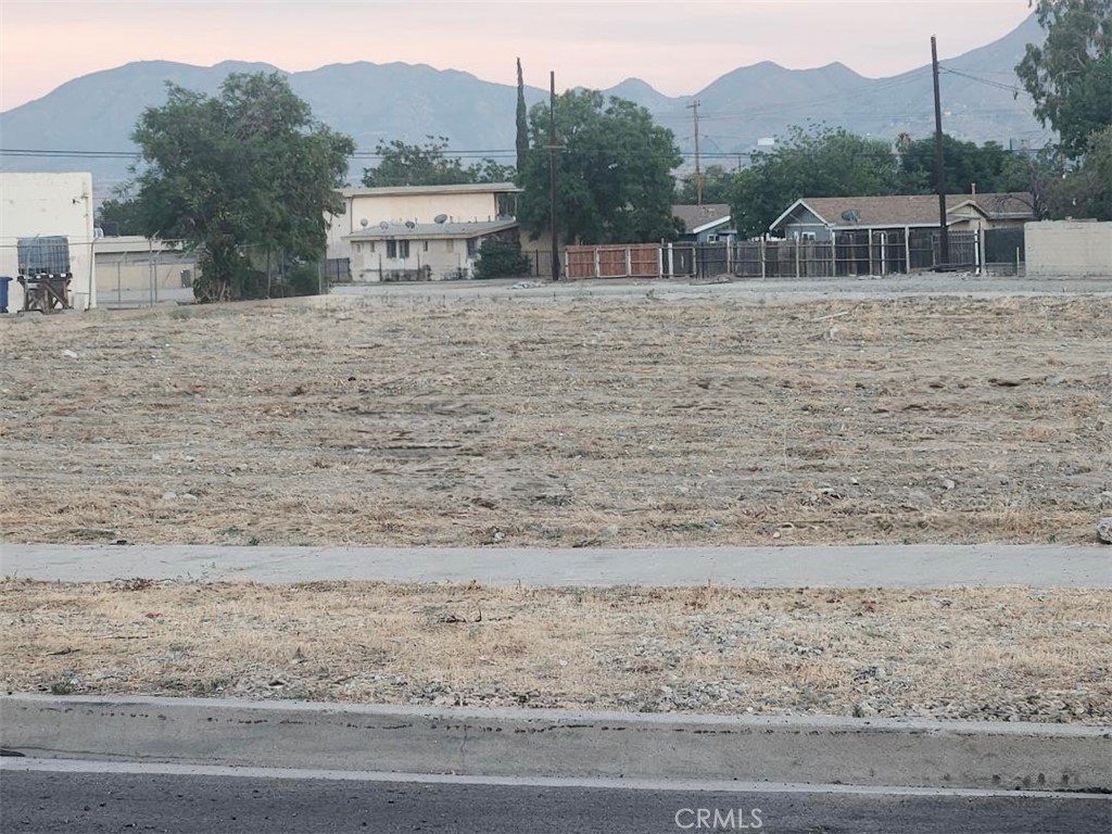 410 East Citrus Street Colton, CA 92324 - Photo 3 of 5 a view of a house with a yard and mountain view