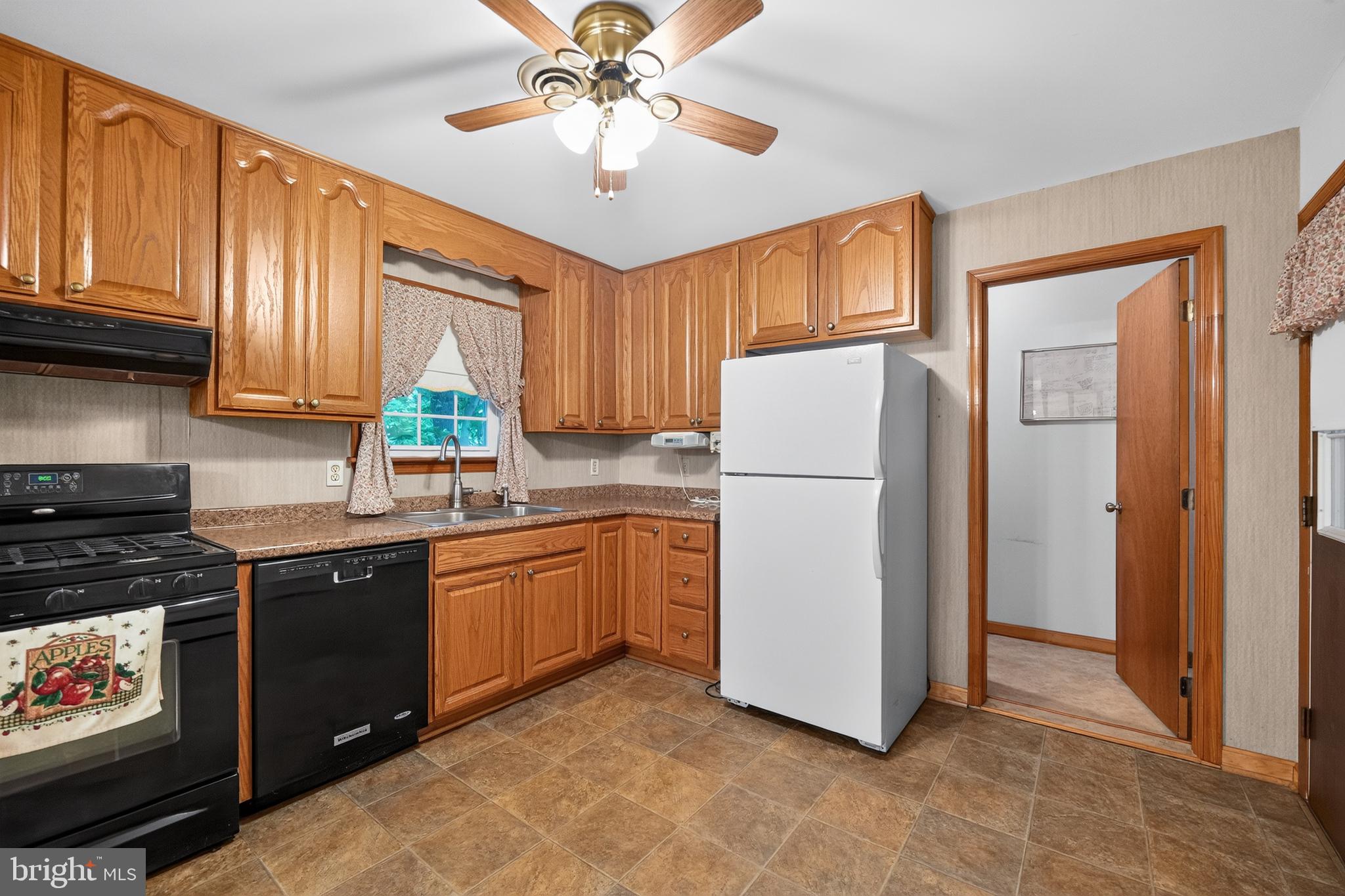 9810 Woodsboro Road Frederick, MD 21701 - Photo 7 of 32