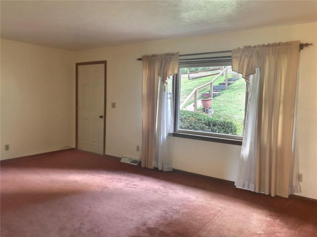 2020 Birch Road Monaca, PA 15061 - Photo 6 of 20 Gallery Image 6