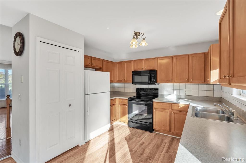 2874 Laurel Ridge Lane Howell, MI 48843 - Photo 11 of 34