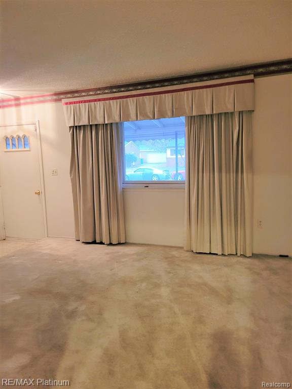 2341 Ravinewood Ypsilanti, MI 48198 - Photo 2 of 16