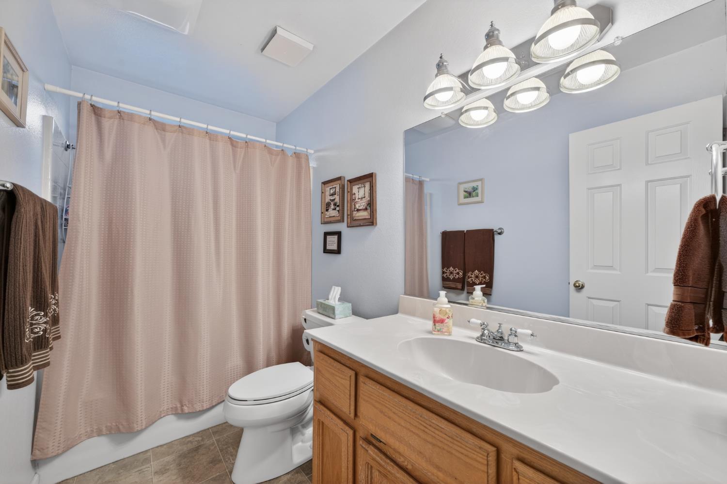 6140 Shad Way Pollock Pines, CA 95726 - Photo 20 of 48 Hall bath