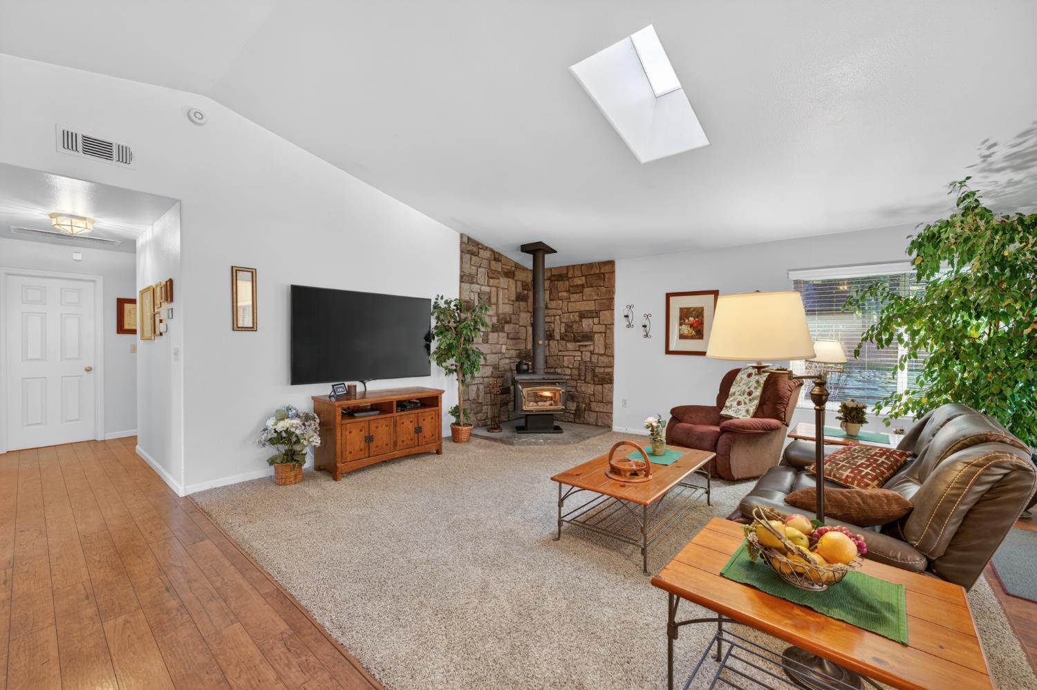 6140 Shad Way Pollock Pines, CA 95726 - Photo 4 of 48 Great room