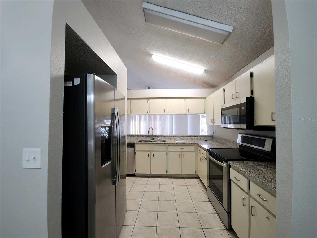 8710 Triple Oaks Road Temple Terrace, FL 33637 - Photo 2 of 5