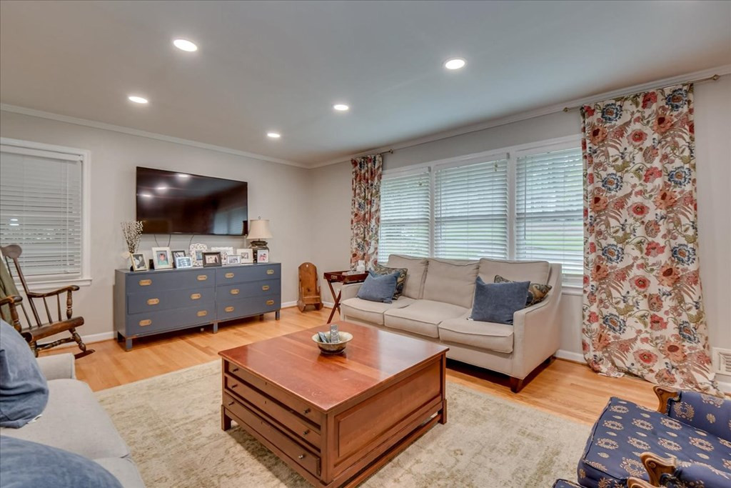 624 Cambridge Road Augusta, GA 30909 - Photo 8 of 39