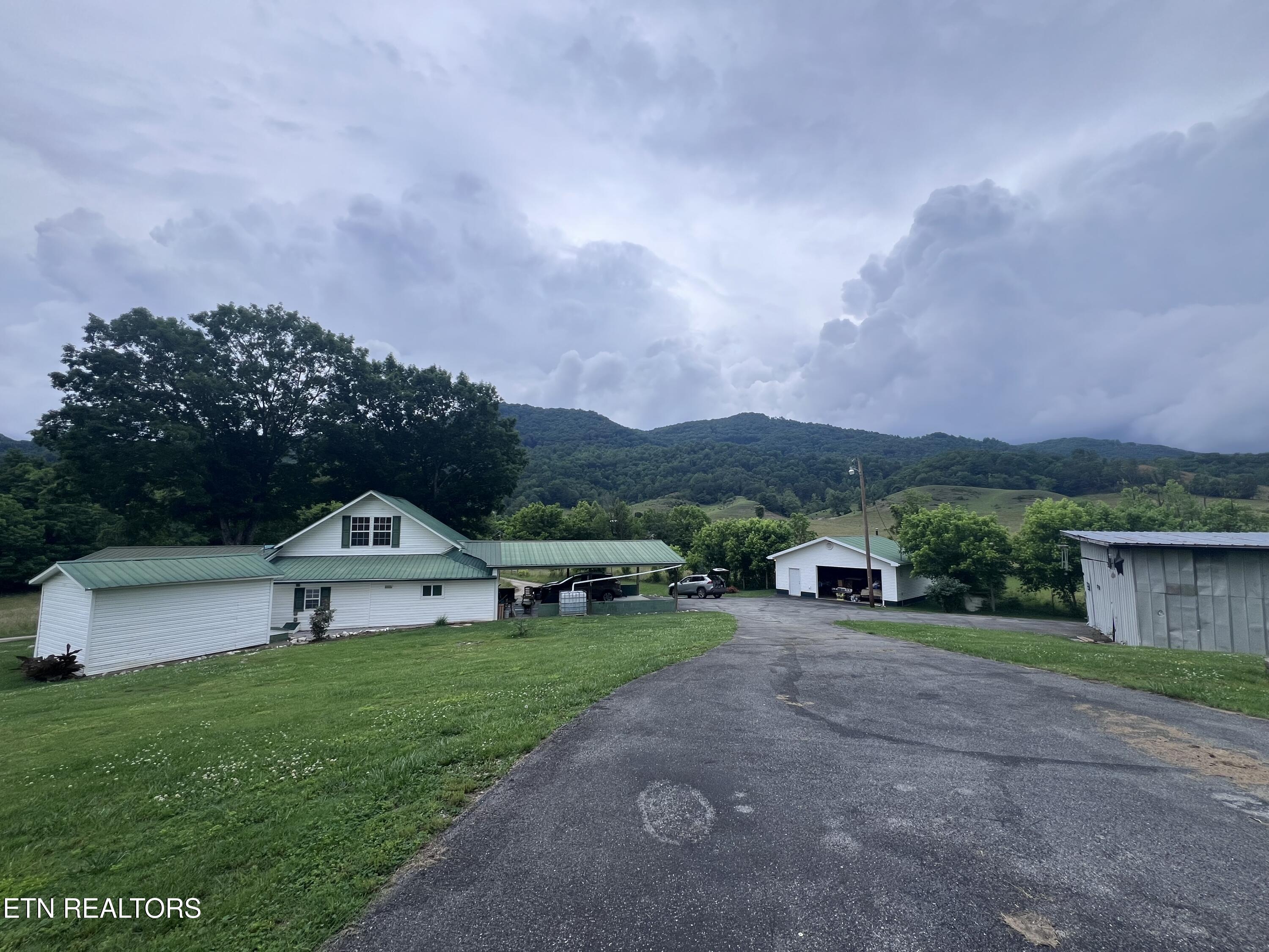 151 Davis Road Sneedville, TN 37869 - Photo 4 of 43 IMG_0872