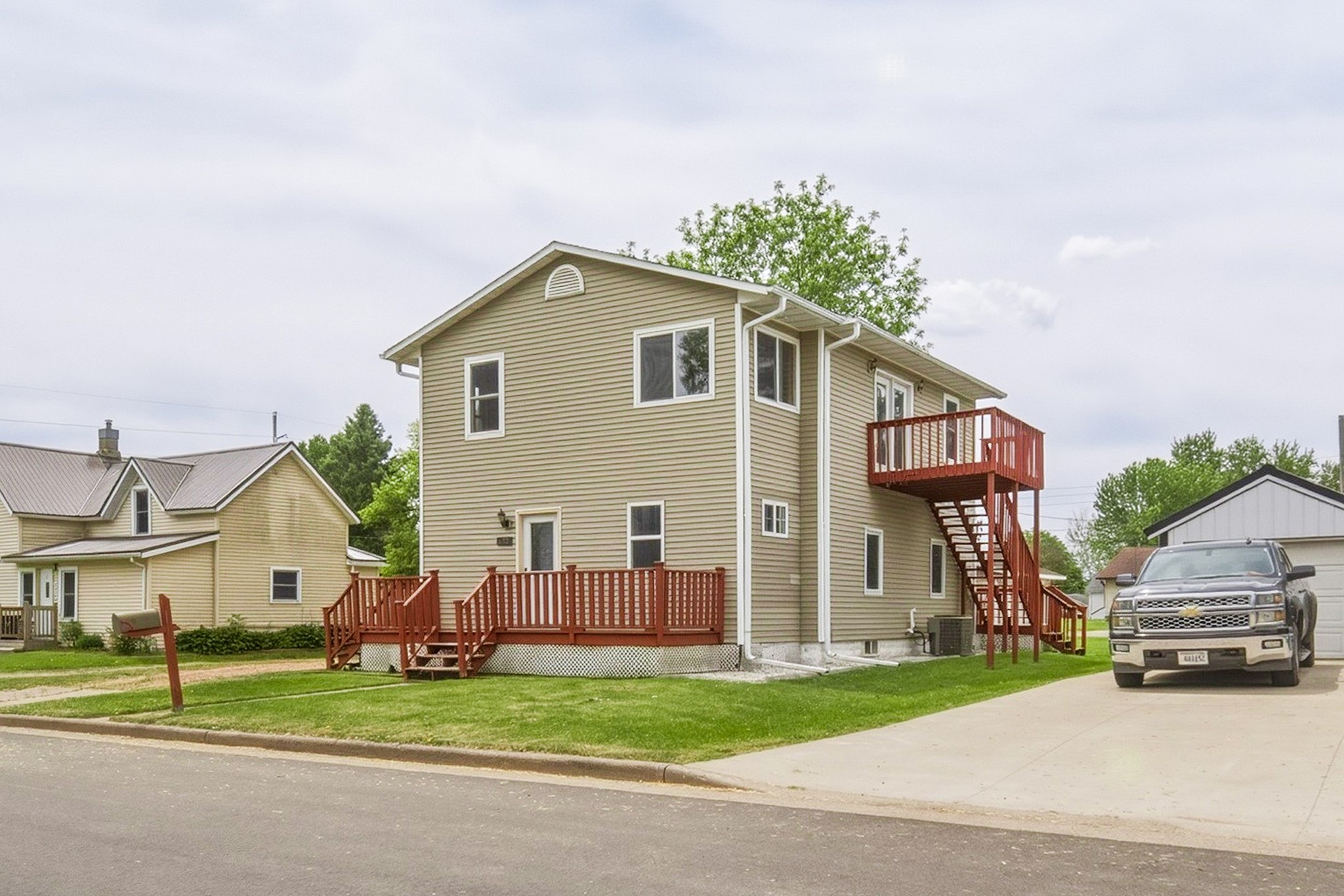 332 Lincoln Street Stanley, WI 54768 - Photo 2 of 37