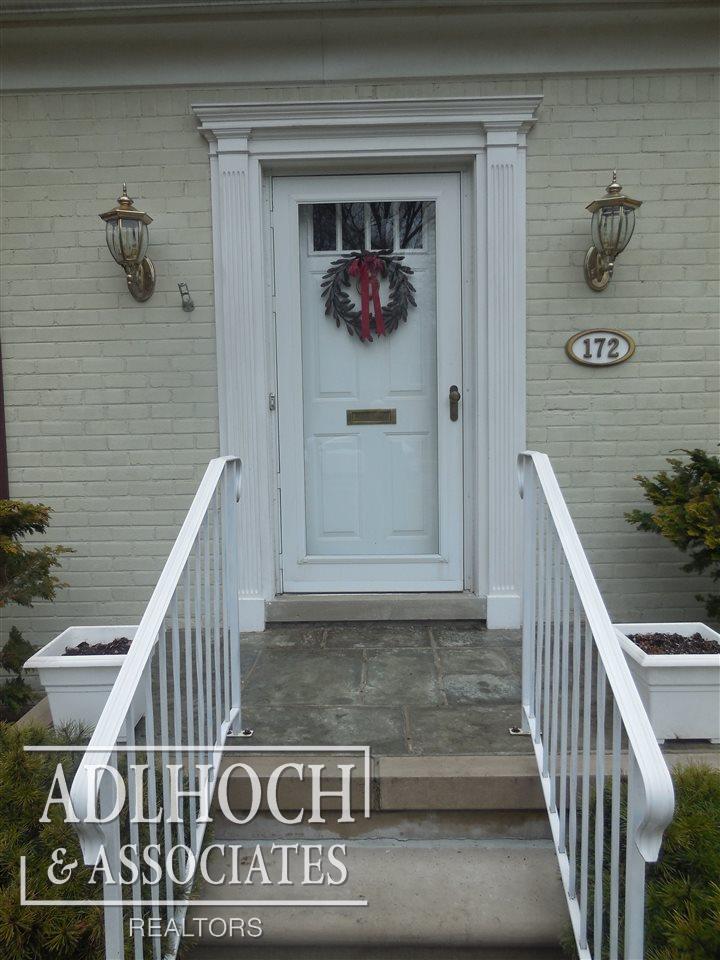 172 Moran Road Grosse Pointe Farms, MI 48236 - Photo 2 of 30