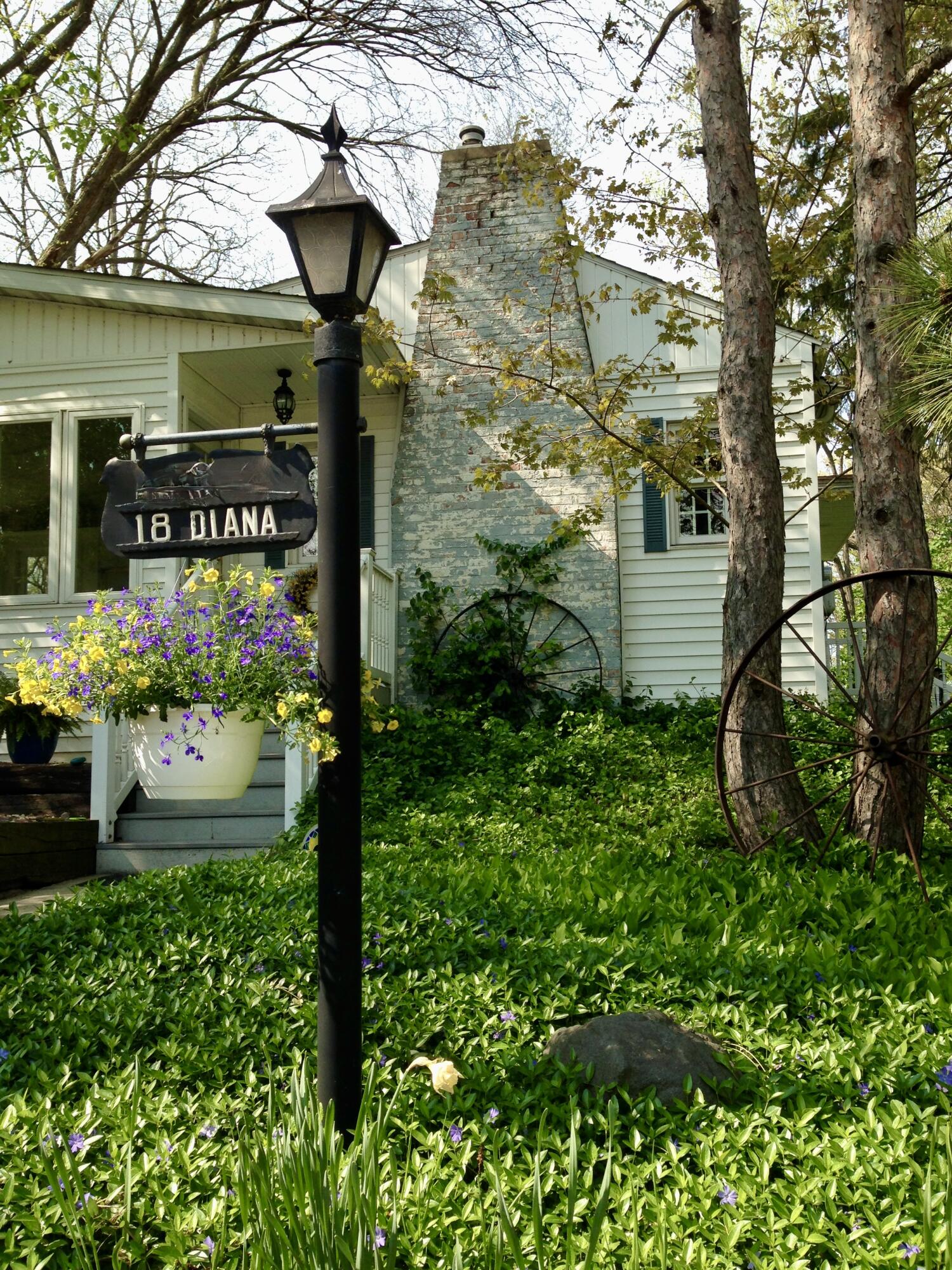 18 Diana Road Ogden Dunes, IN 46368 - Photo 2 of 13 1500x2000