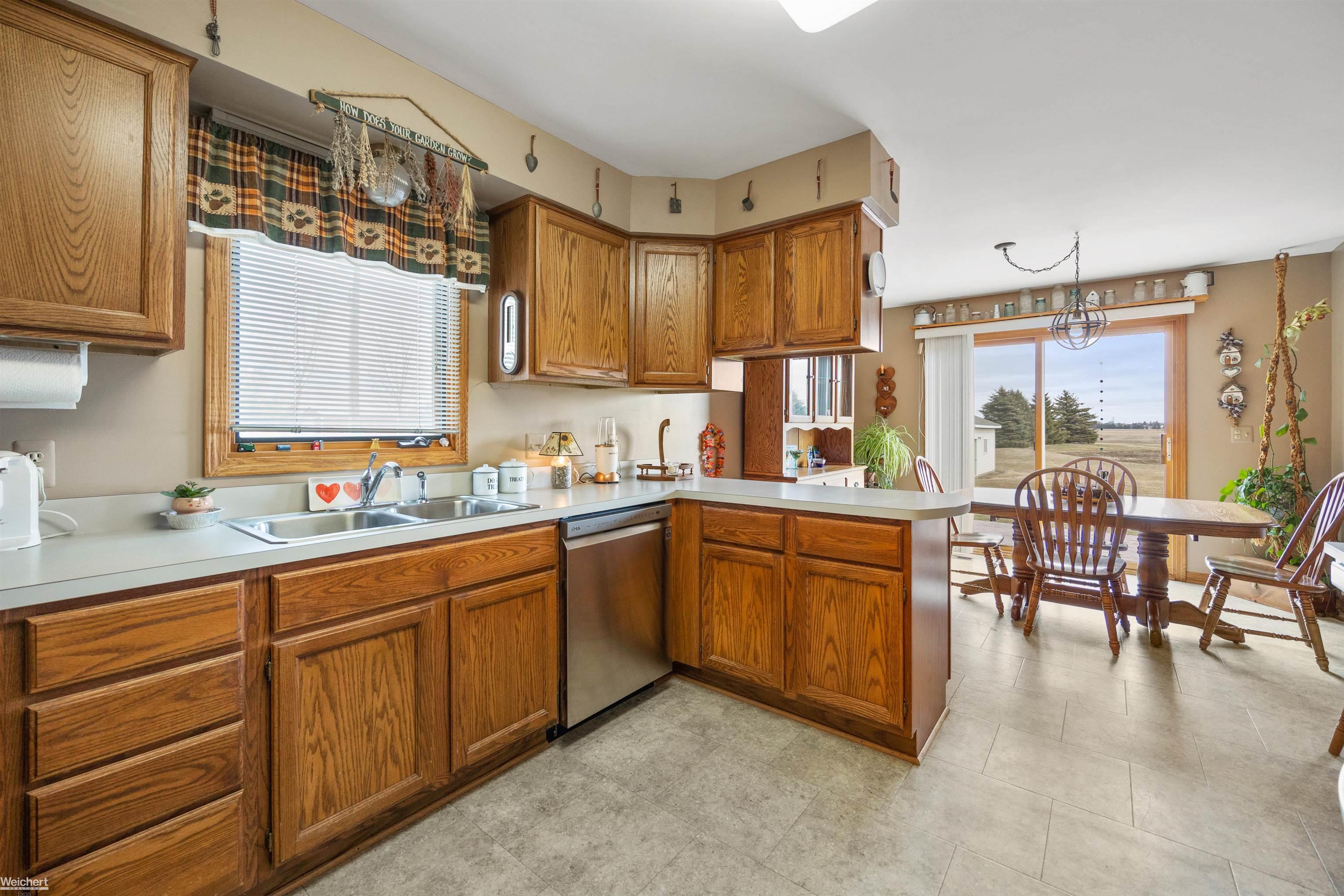 5107 Cochrane Road Almont, MI 48003 - Photo 7 of 35 50103955-6.JPG