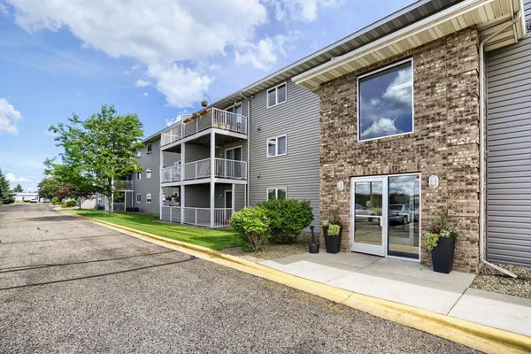 $175,000 | 880 Lyn Way, Unit 304, Hastings, MN 55033