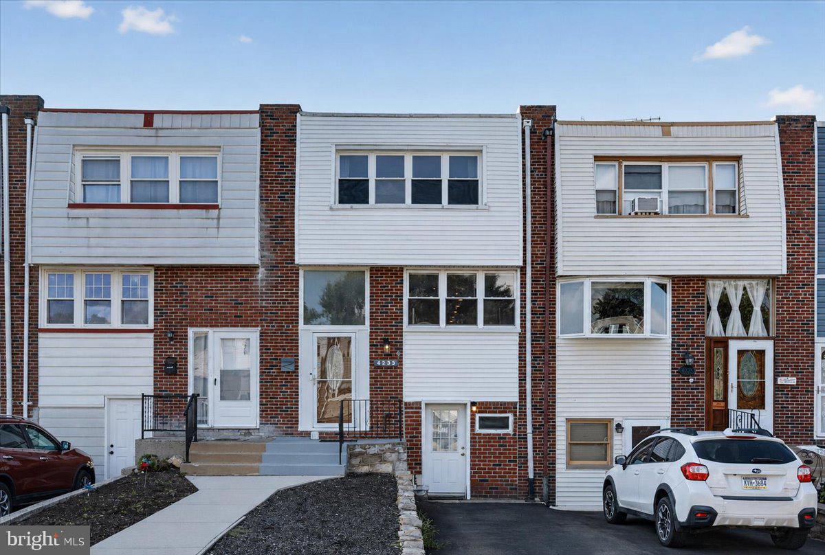 4233 Lawnside Road Philadelphia, PA 19154 - Photo 1 of 35 Gallery Image 1