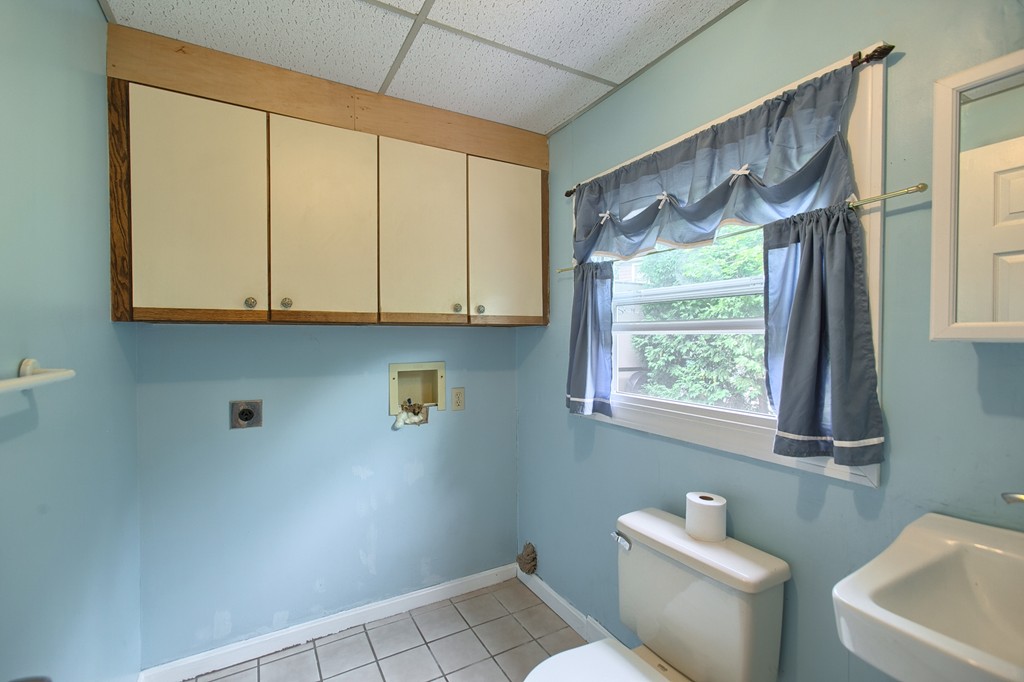 27 Andover Road, Unit 2 Billerica, MA 01821 - Photo 5 of 23 a bathroom with a sink a toilet and tub