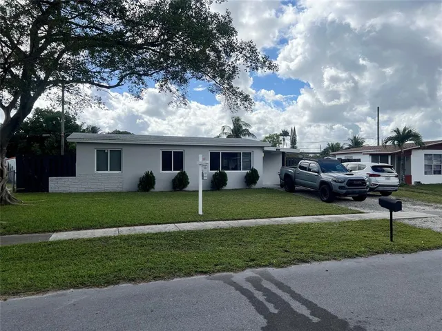 $2,750 | 5720 Southwest 37 Court, Davie, FL 33314