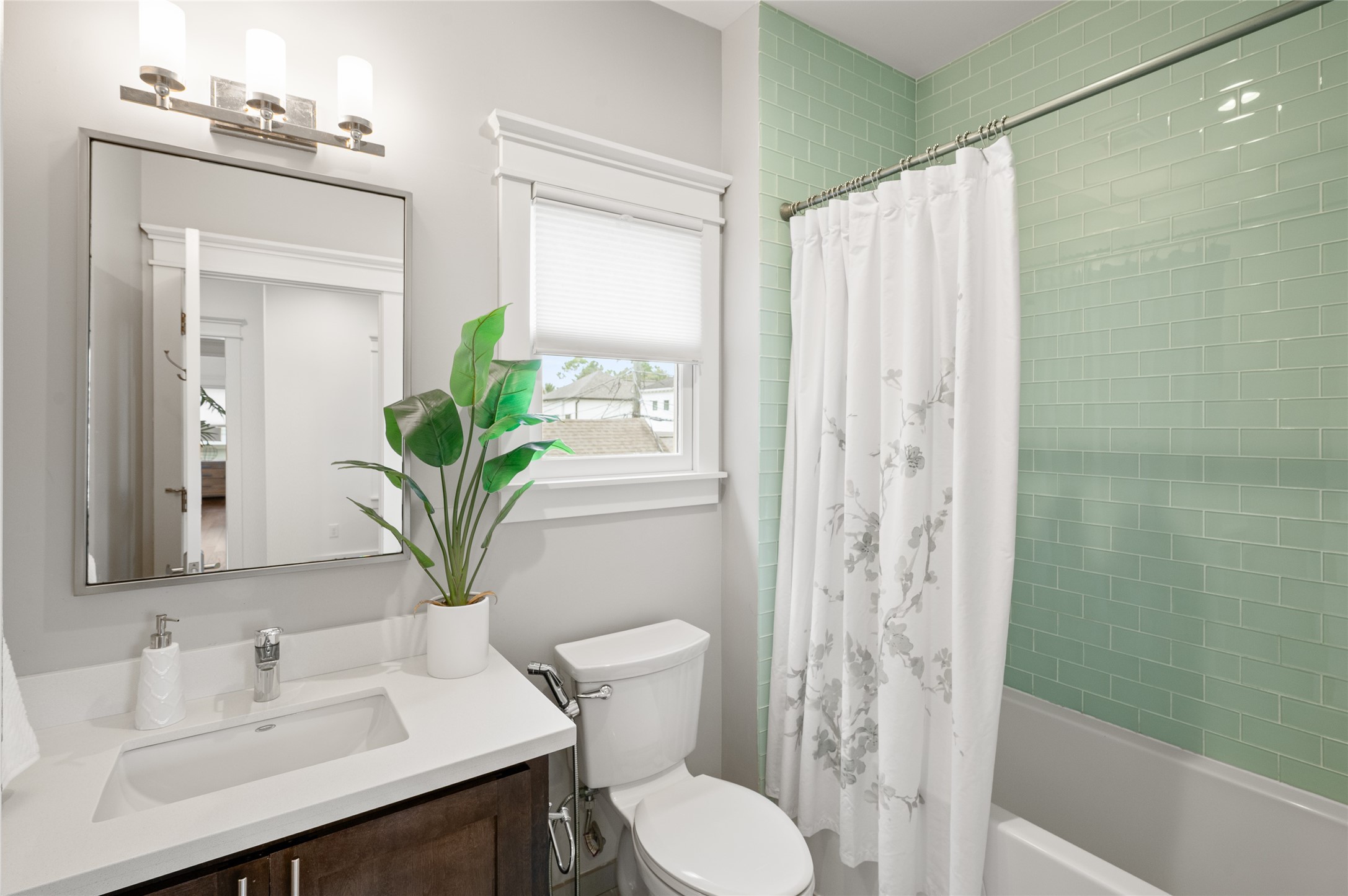 714 Wilken Street Houston, TX 77008 - Photo 27 of 35 a bathroom with a sink a toilet and shower