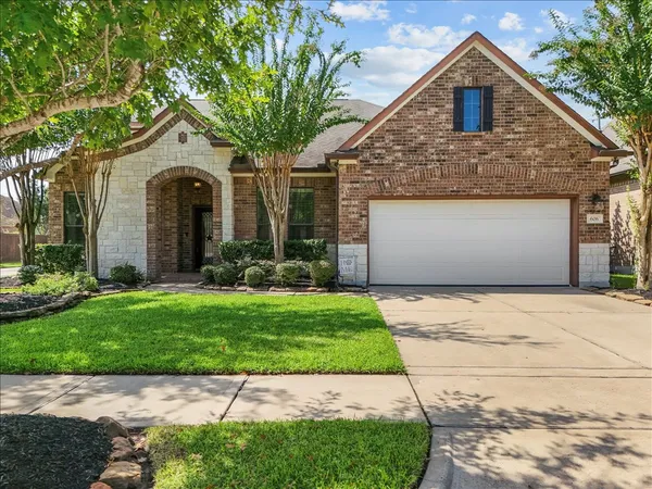 $450,000 | 606 West Fork, Webster, TX 77598