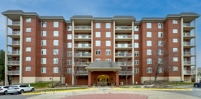 $324,900 | 8400 Callie Avenue, Unit 312, Morton Grove, IL 60053