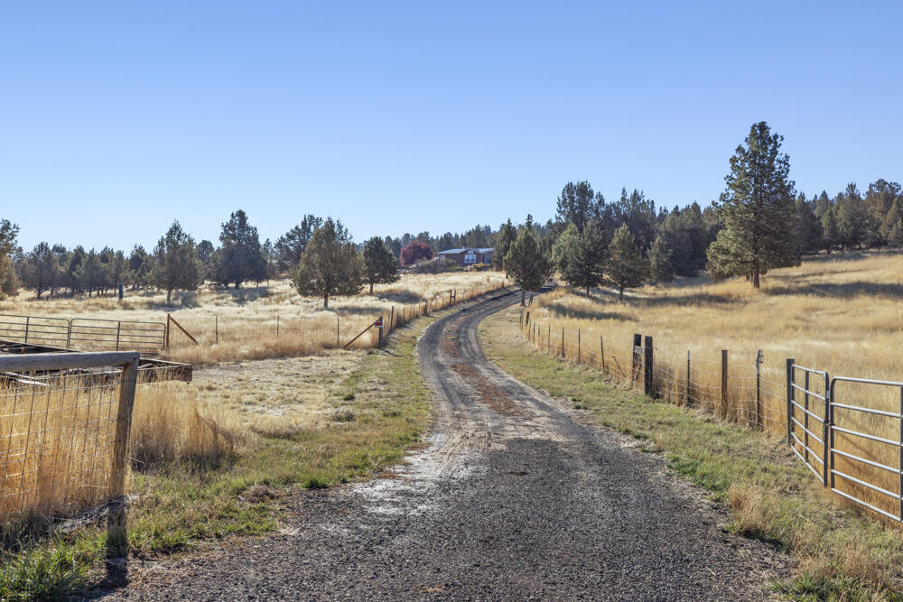 17550 South Poe Valley Road Klamath Falls, OR 97603 - Photo 52 of 59 a view of a lake view