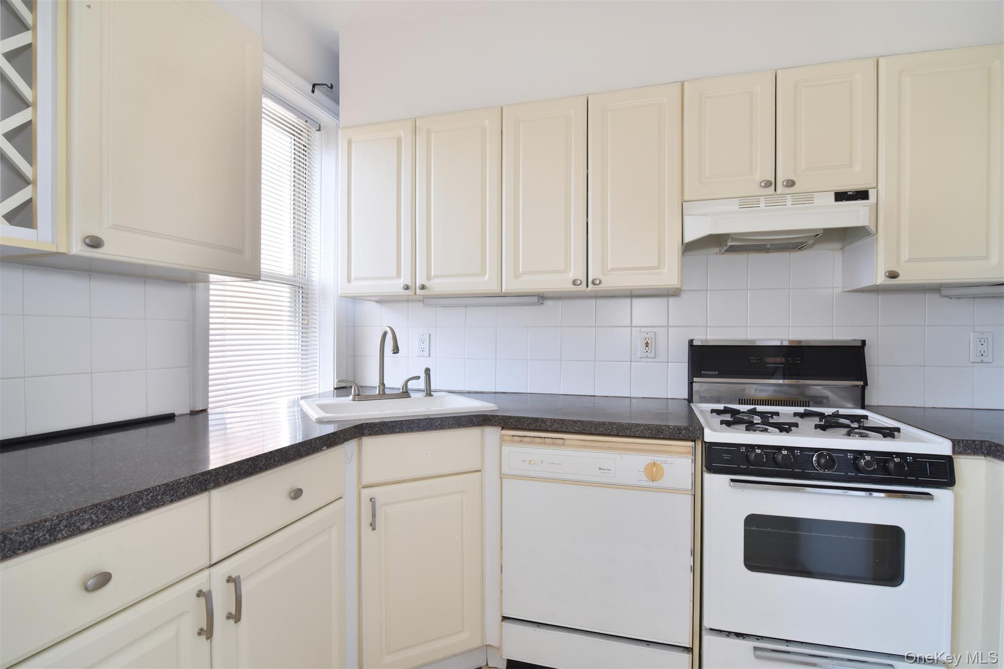 280 Bronxville Road, Unit 5W Bronxville, NY 10708 - Photo 6 of 14 Cozy and functional, the kitchen is thoughtfully outfitted with a good amount of cabinetry and ample counter space for everyday cooking and storage.