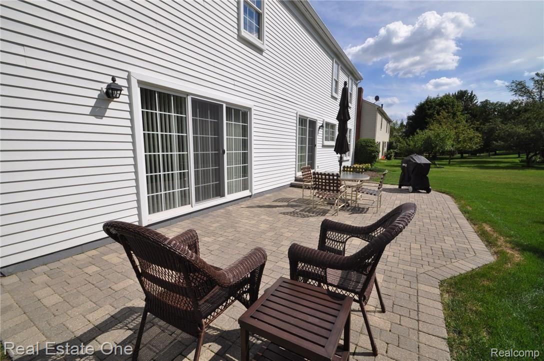 1497 Lomas Verdes Rochester, MI 48306 - Photo 16 of 21 16.JPG