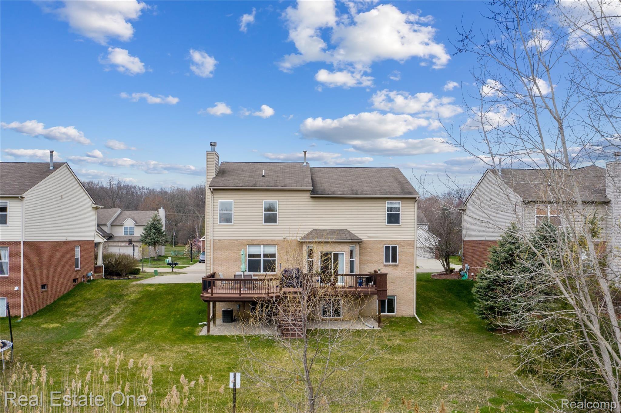 3597 Everett Drive Rochester, MI 48307 - Photo 52 of 57 Large Private Backyard.jpg