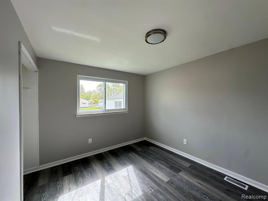 15709 Colbert Street Romulus, MI 48174 - Photo 19 of 28