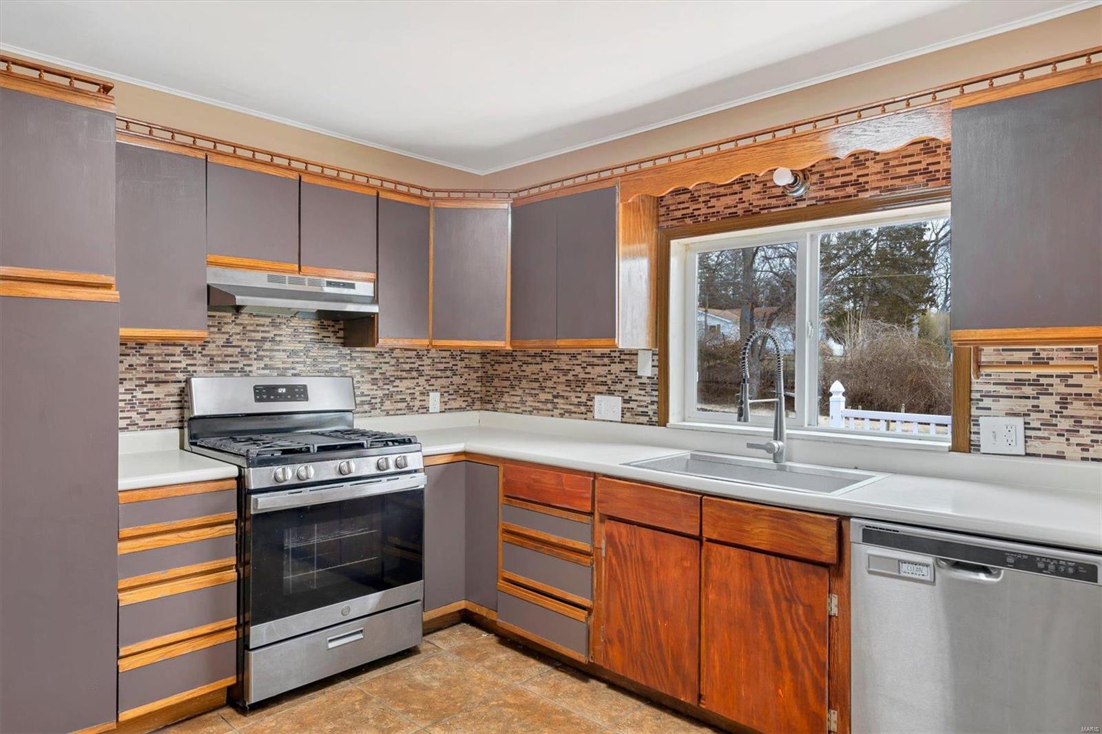 204 Lark Hill Lane Ballwin, MO 63021 - Photo 11 of 43