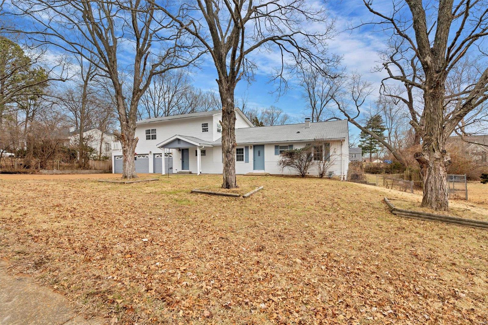 204 Lark Hill Lane Ballwin, MO 63021 - Photo 2 of 43