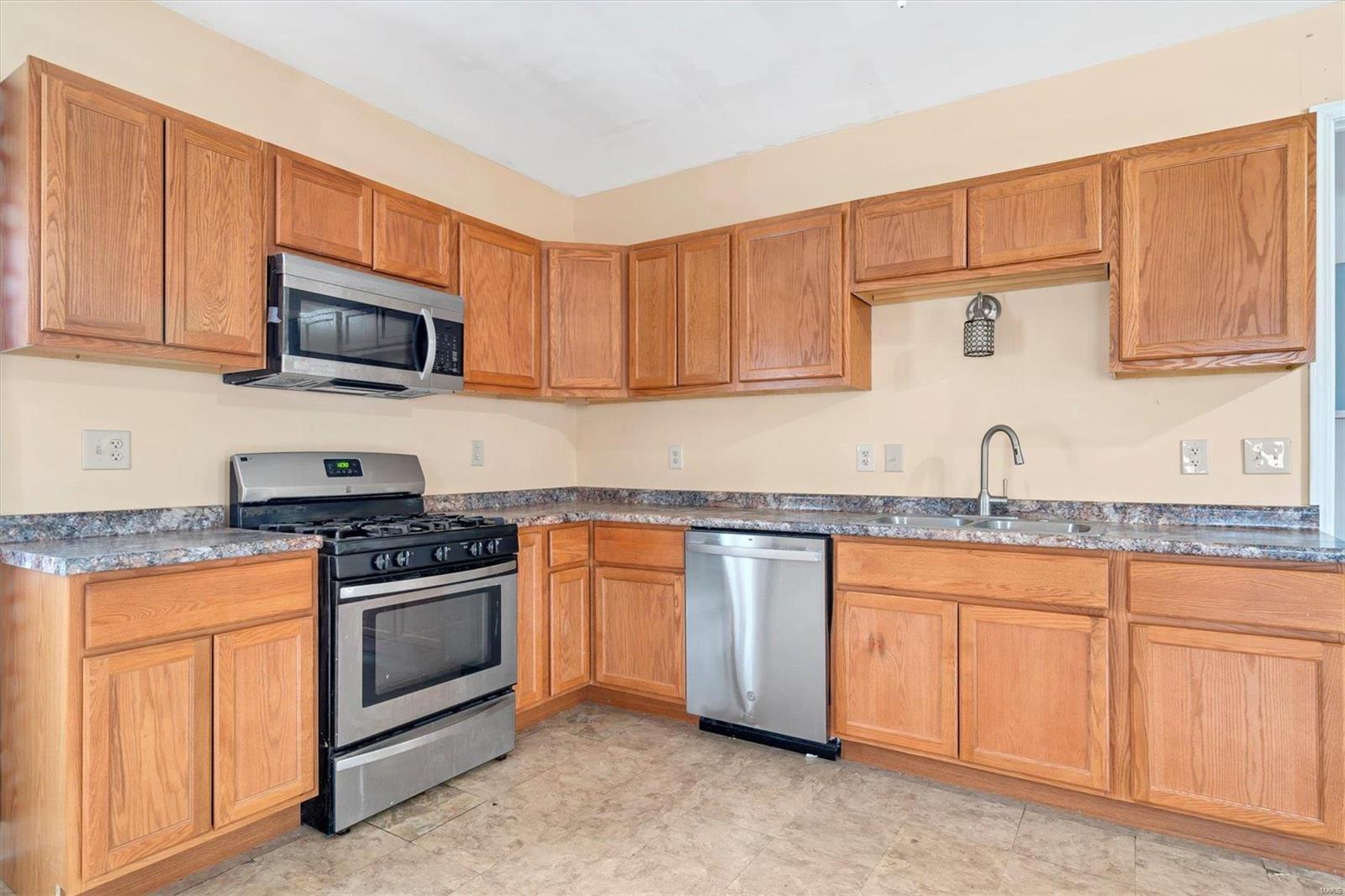 204 Lark Hill Lane Ballwin, MO 63021 - Photo 22 of 43