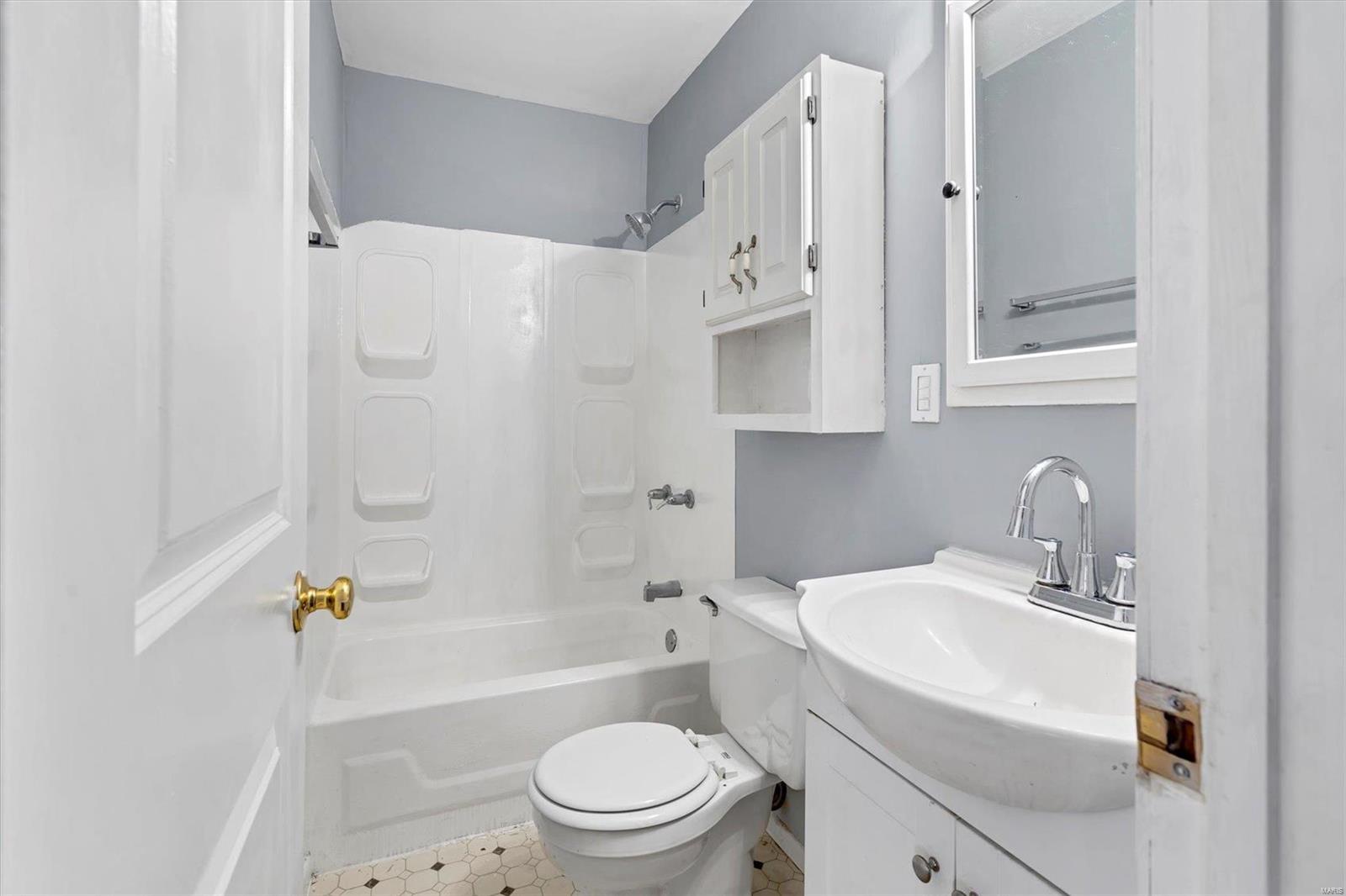 204 Lark Hill Lane Ballwin, MO 63021 - Photo 25 of 43