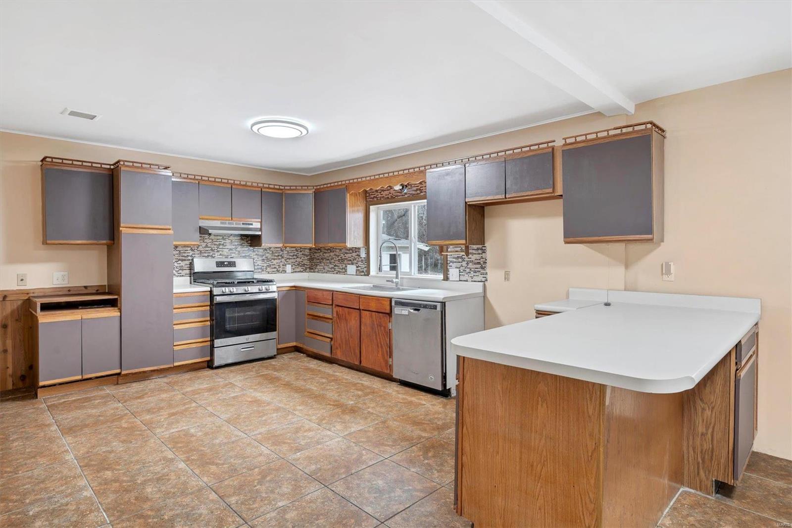 204 Lark Hill Lane Ballwin, MO 63021 - Photo 10 of 43