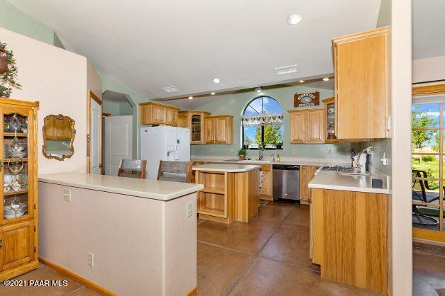 23450 North Ropers Lane Paulden, AZ 86334 - Photo 12 of 29 015_Kitchen