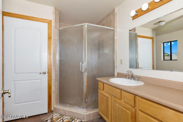 23450 North Ropers Lane Paulden, AZ 86334 - Photo 17 of 29 020_Master Suite Bathroom