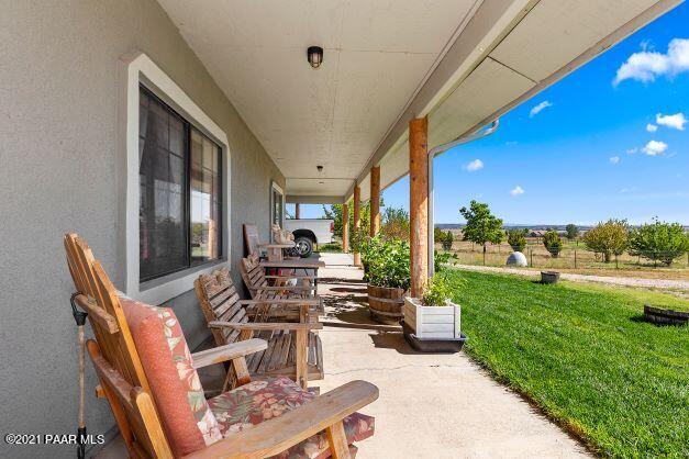 23450 North Ropers Lane Paulden, AZ 86334 - Photo 7 of 29 011_Front Covered Patio