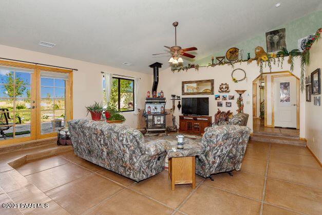23450 North Ropers Lane Paulden, AZ 86334 - Photo 10 of 29 013_Living Room
