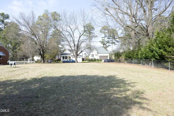 a view of yard with tree s
