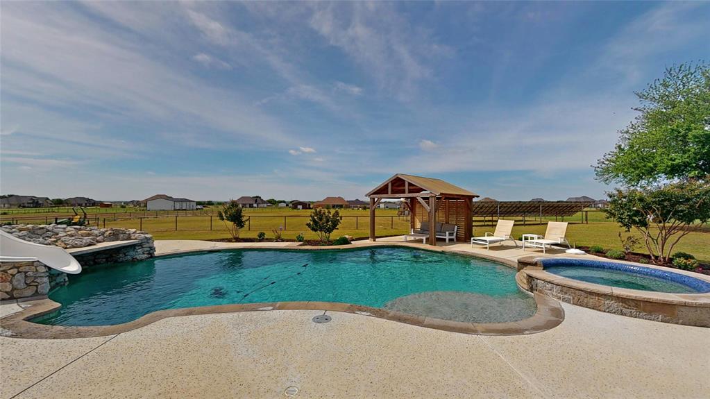138 Chisos Drive Decatur, TX 76234 - Photo 5 of 40