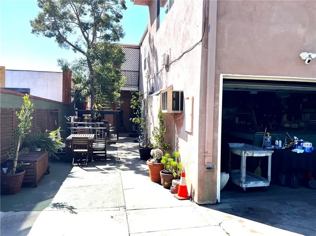 $1,599,900 | 10443 Magnolia Boulevard, North Hollywood, CA 91601