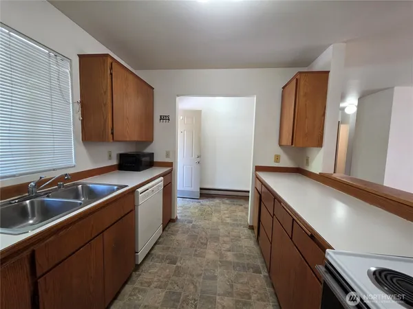 $1,650 | 27521 Pioneer Highway, Unit 7, Stanwood, WA 98292