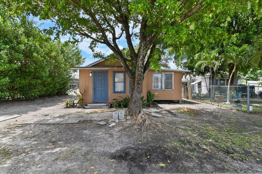 424 Southridge Road Delray Beach, FL 33444 - Photo 2 of 39 424SouthridgeRd(1)