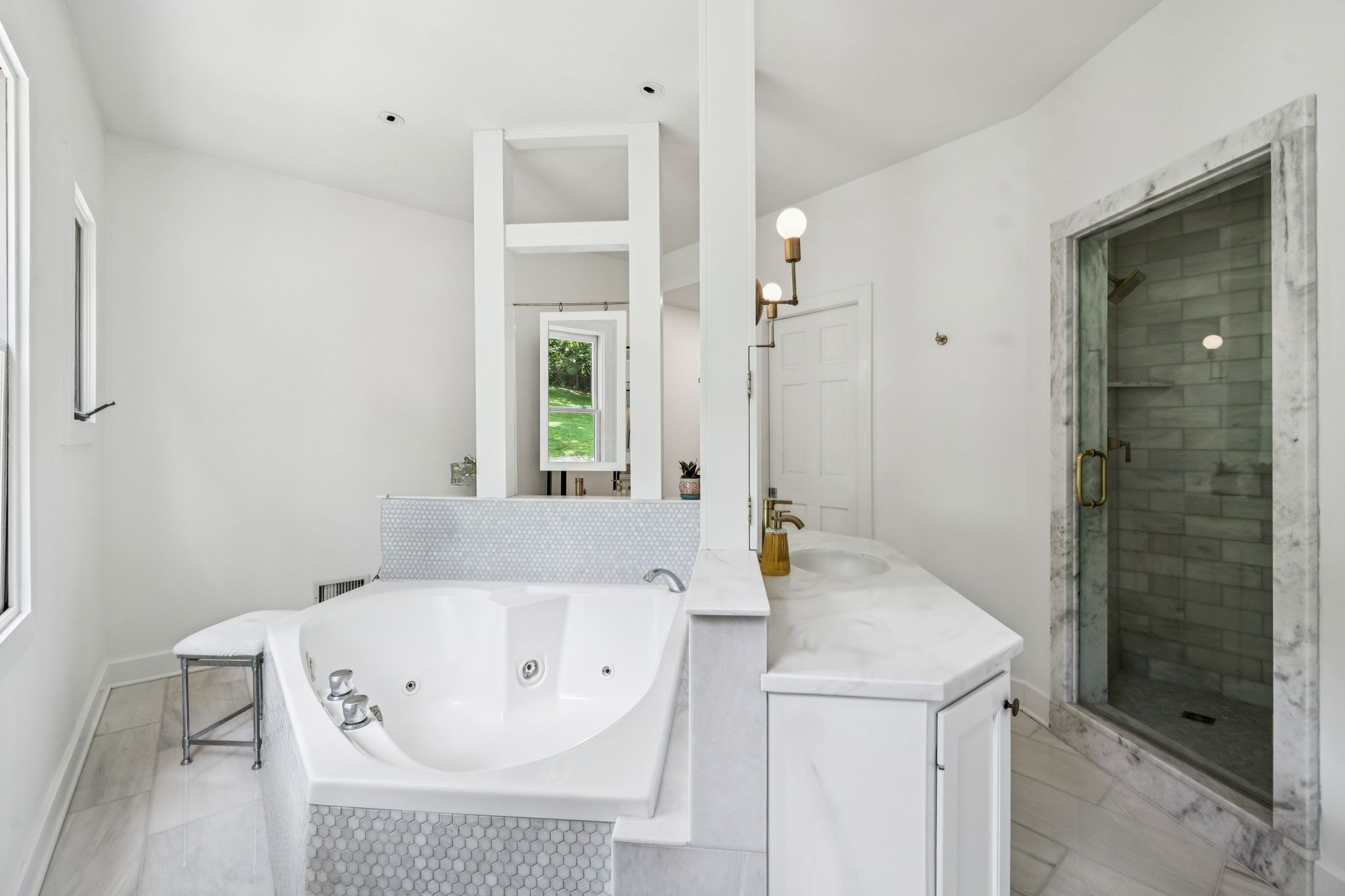 915 Overton Lea Road Nashville, TN 37220 - Photo 56 of 75 a bathroom with a bathtub and a sink