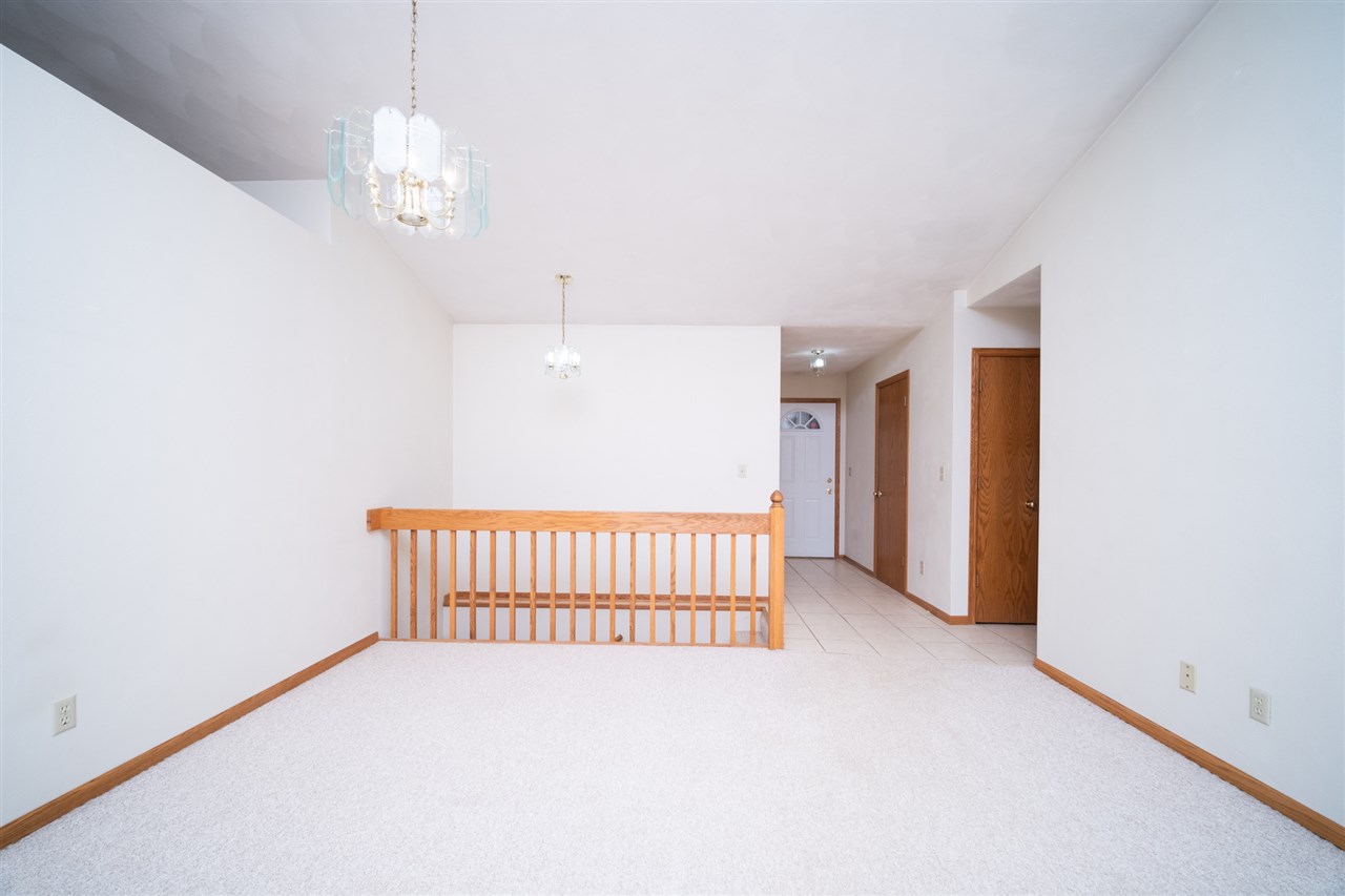 6614 North Point Road Rockford, IL 61108 - Photo 4 of 26 en empty room with windows