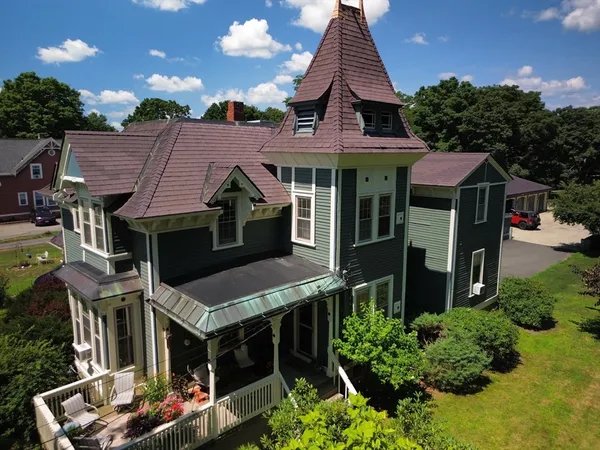 $2,500 | 249 County Street, Unit 2, Attleboro, MA 02703