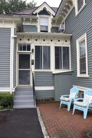 $2,500 | 249 County Street, Unit 2, Attleboro, MA 02703