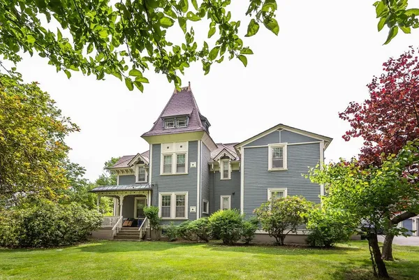 $2,500 | 249 County Street, Unit 2, Attleboro, MA 02703